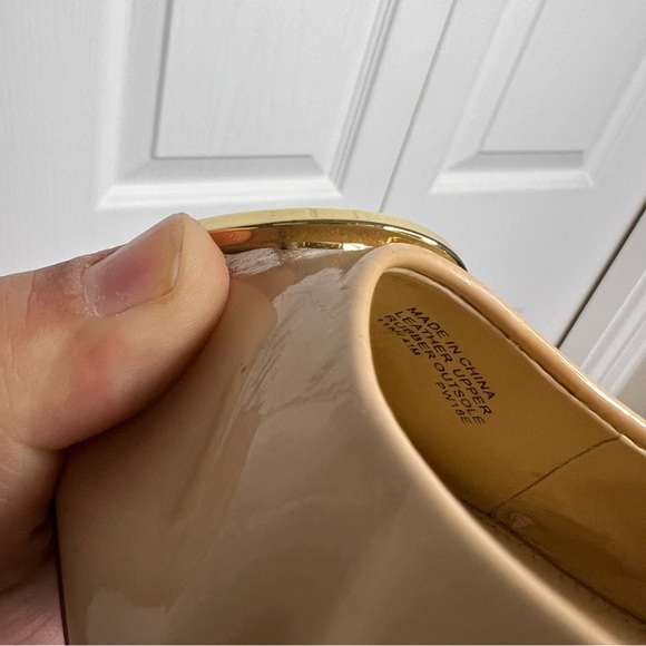 Michael Kors heeled beige nude glossy leather pumps chunky heel square toe 11W - Picture 7 of 11